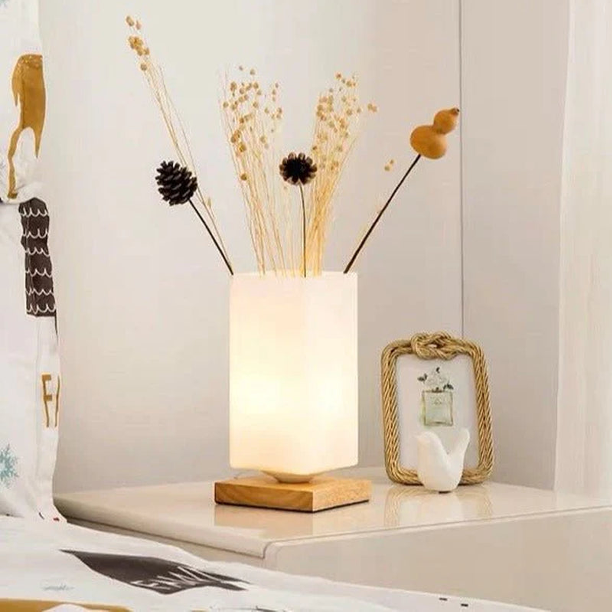 Dimmable Flower Vase Table Lamp – Rustic Decorative Bedside Light